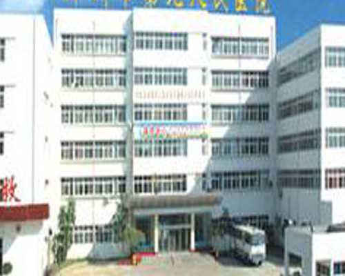 一岁半小女孩照片